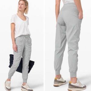 Lululemon studio joggers size 6